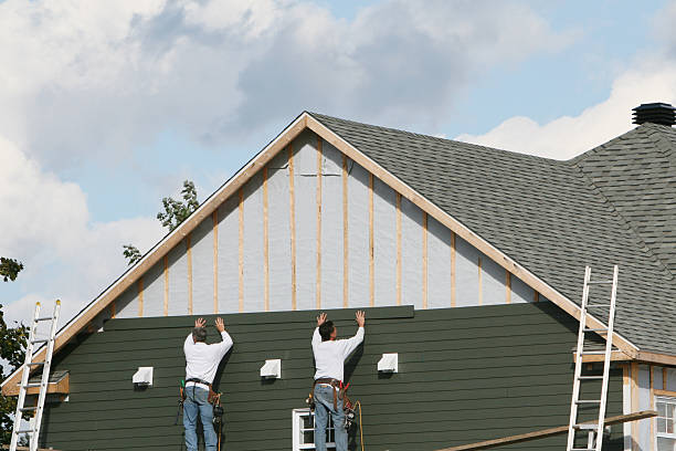 Professional Siding Installation technician working in Franklin Park, IL